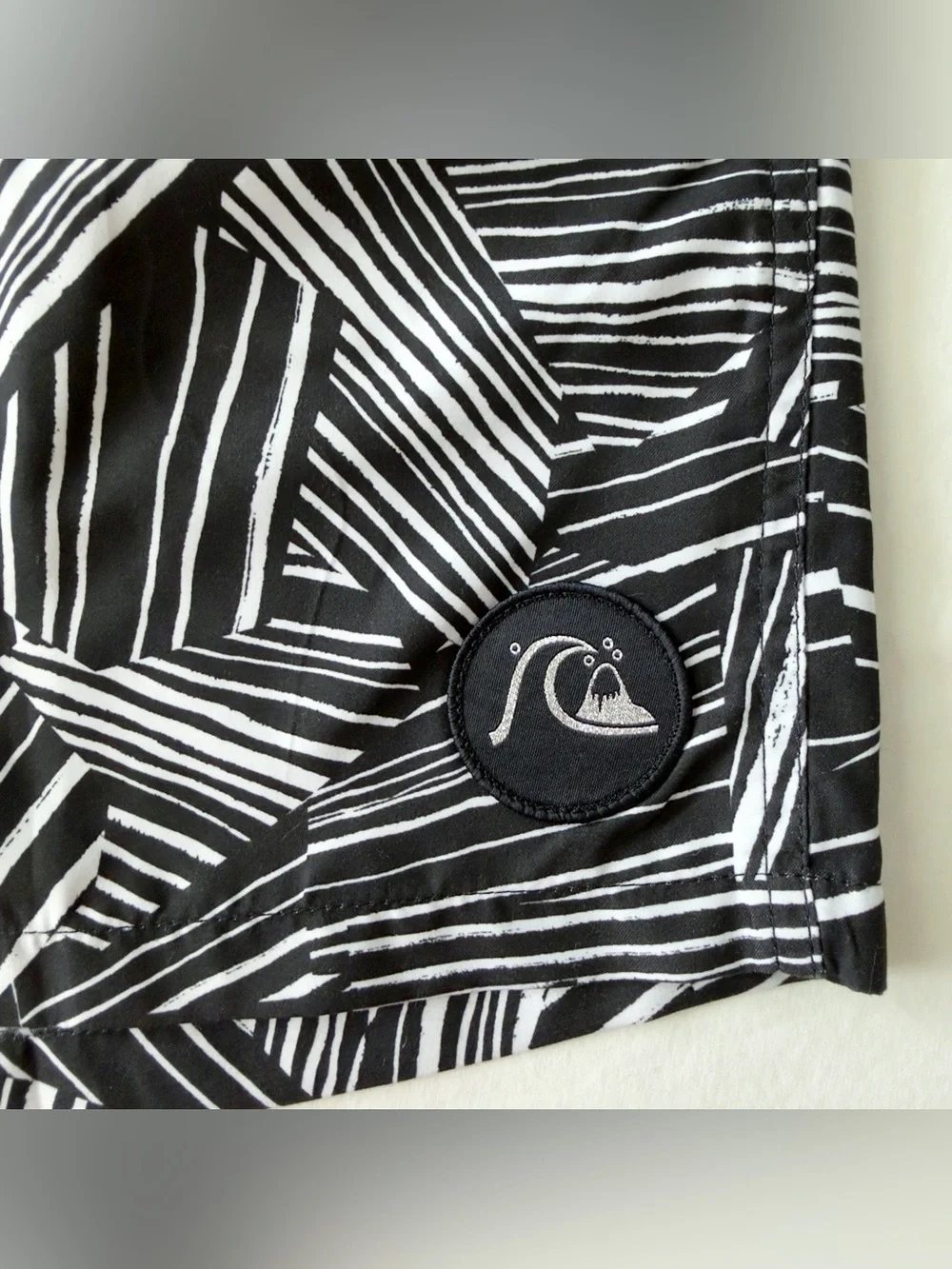 Quicksilver Volley Shorts Bamboo Swim Shorts Trunks Mens Medium Black White